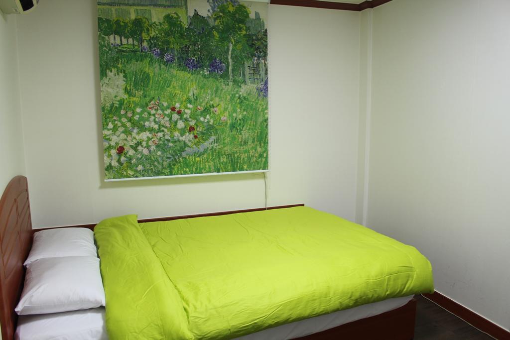 Guest house Full House 2*